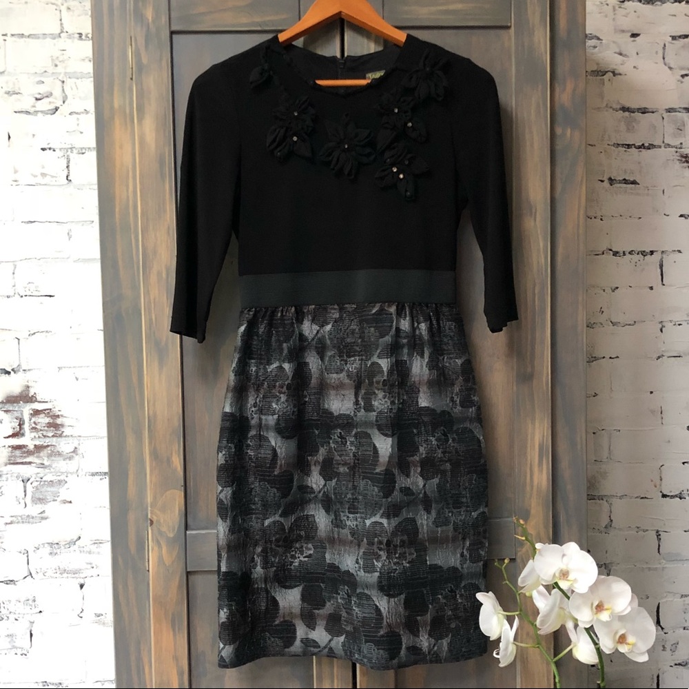 Taylor black dress w/rosettes 3/4 sleeves sz 6